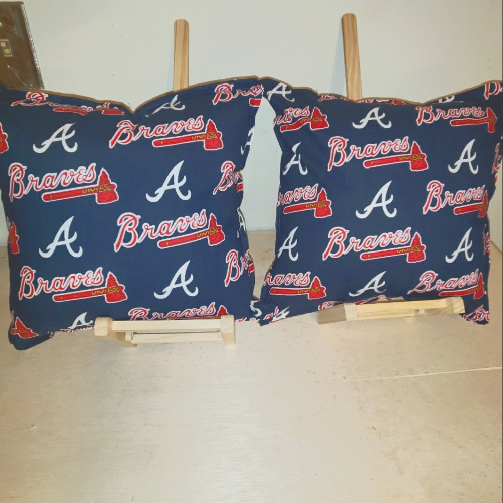 Atlanta Braves set of (2) Throw pillows